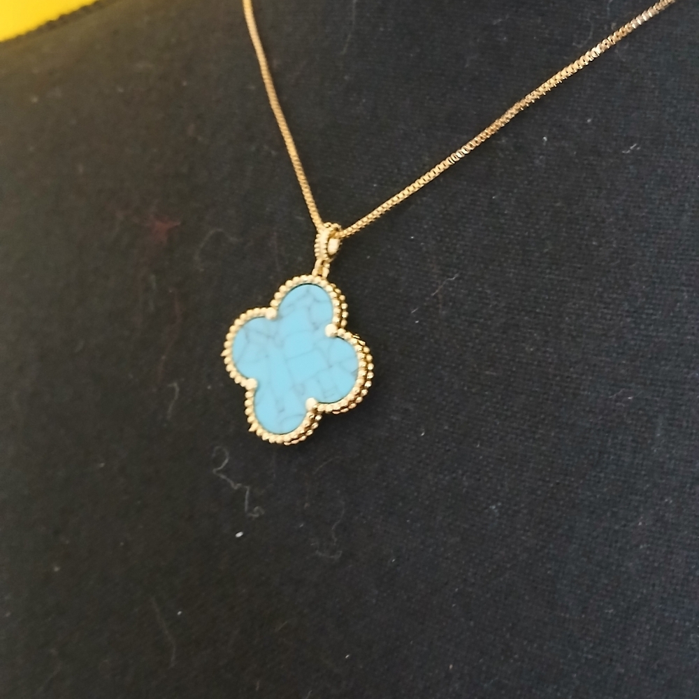 Beautiful 18 K Gold Filled Quadrafoil Imitation Tourquoise Pendant Necklace - Picture 13 of 13